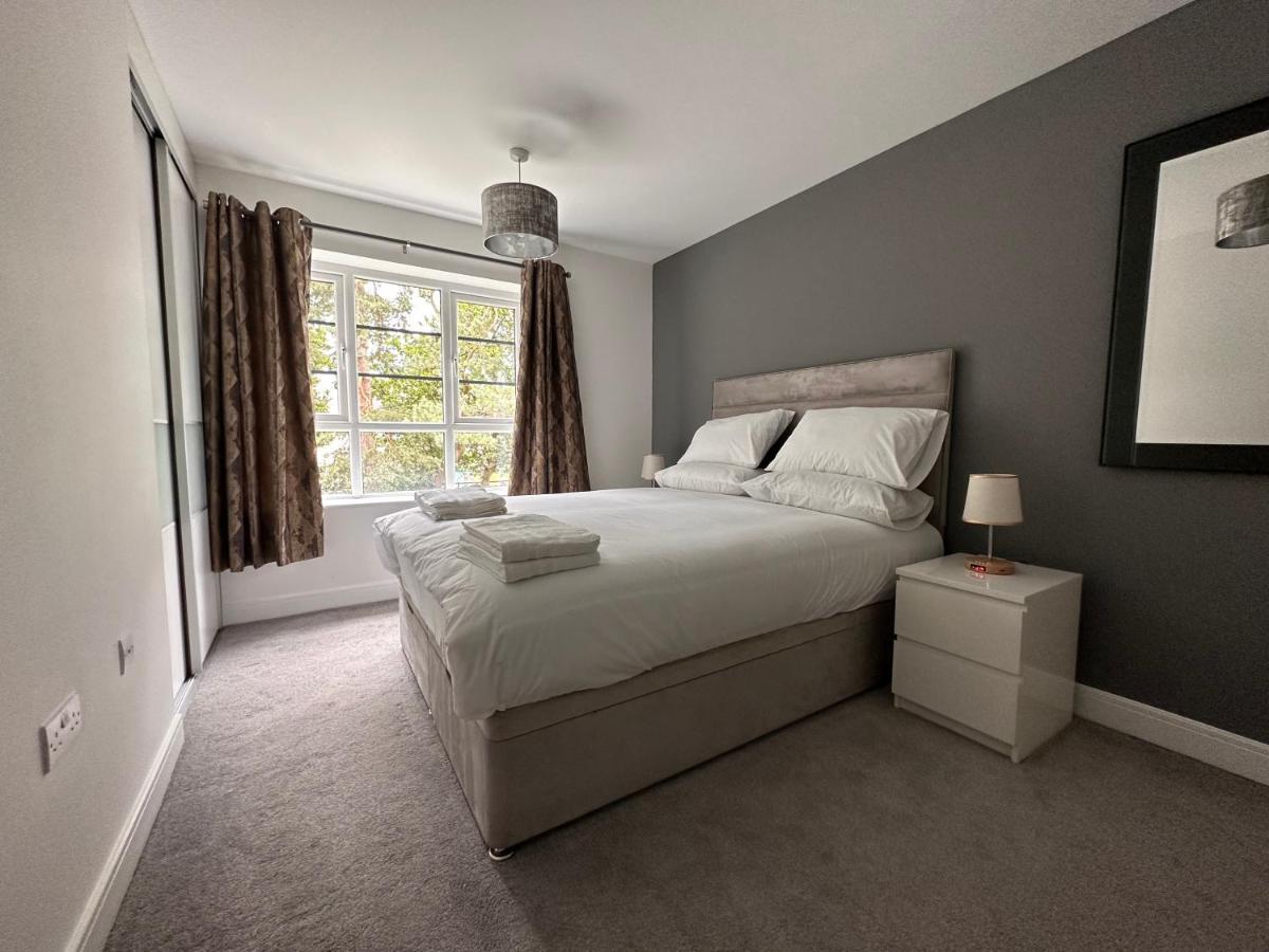 Luxury Apartments - Wallis Square, Farnborough Farnborough  Eksteriør billede